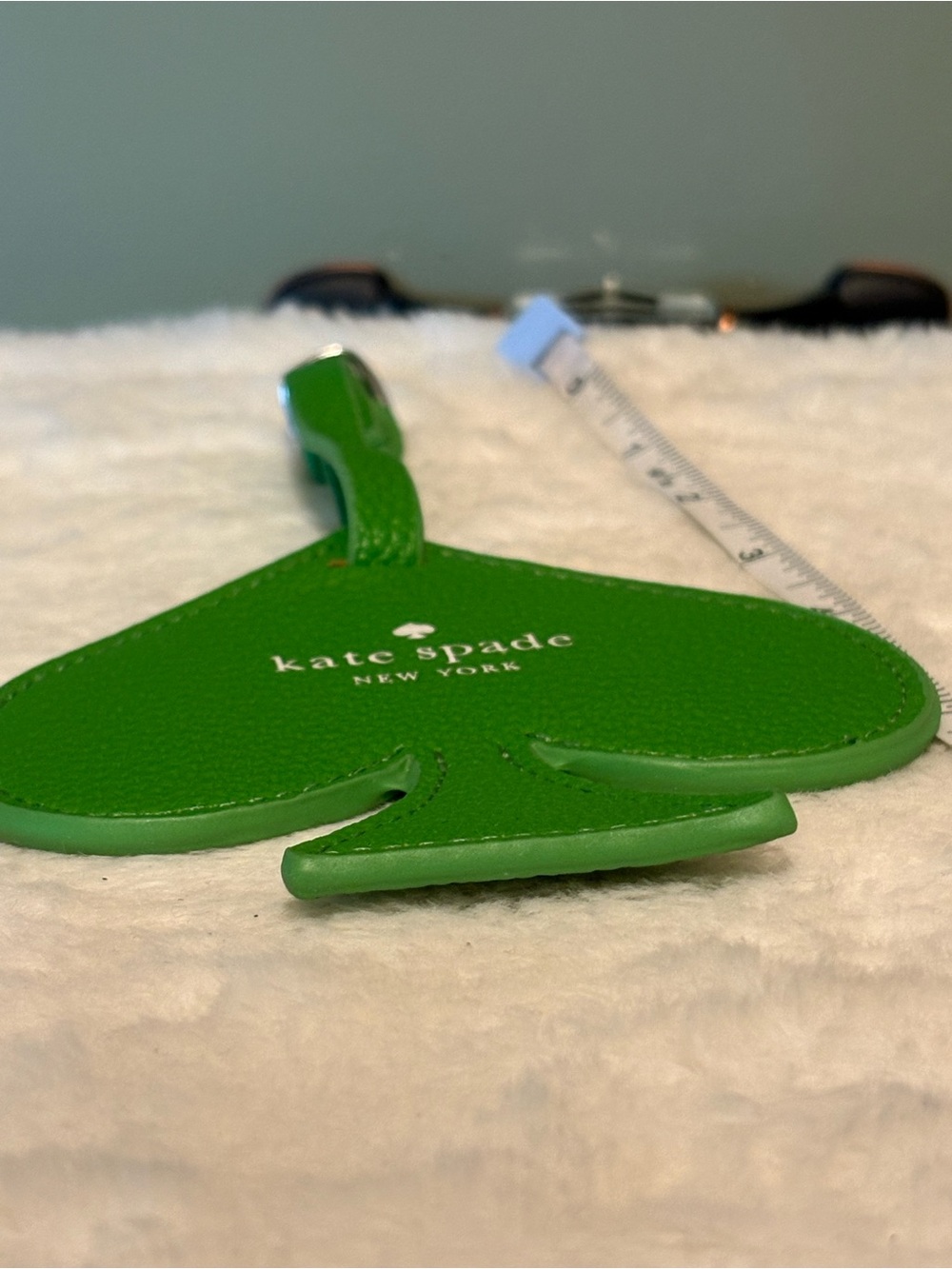 kate spade bright green spade luggage tag - Picture 4 of 4